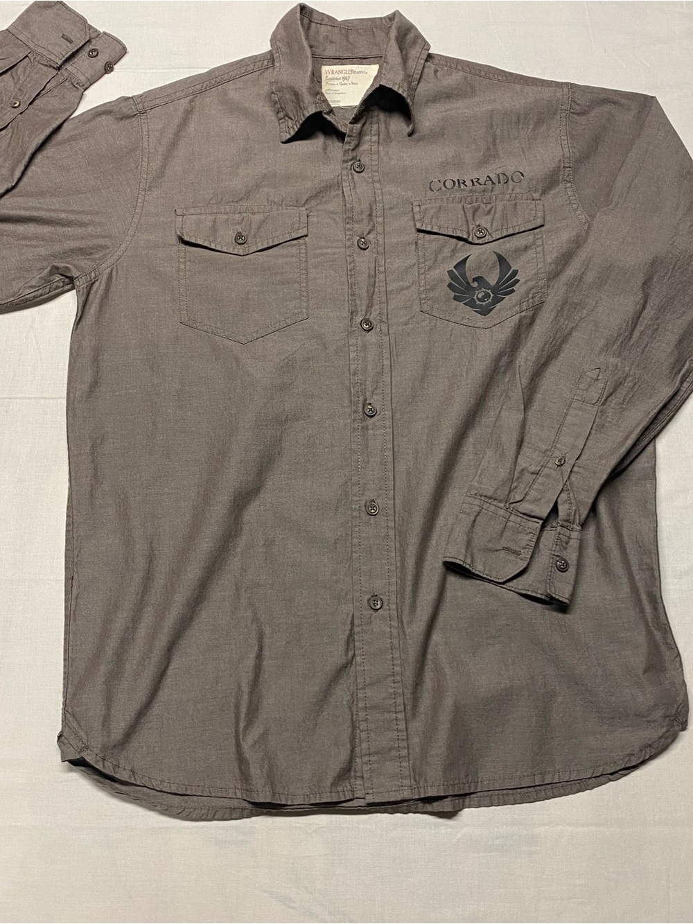 Wrangler Men's Button-Down Shirt in Taupe Gray with Pocket Detail